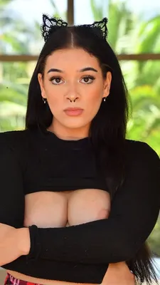 Image of Violet Smith on Papi - pornstar api